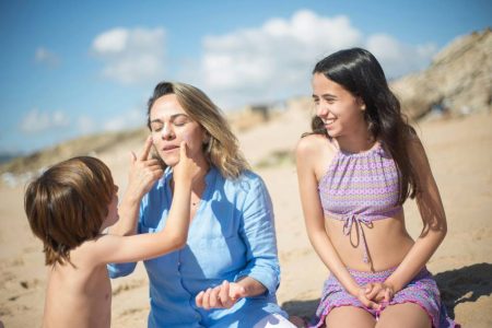 Comment protéger efficacement la peau des enfants au soleil